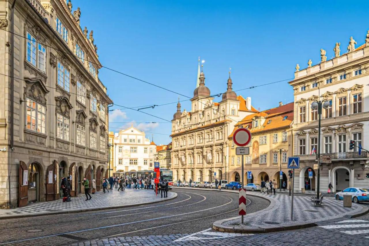 Bright & Spacious At Mala Strana, Charles Bridge 3 Min Of Walk Apartment Prague Exterior photo
